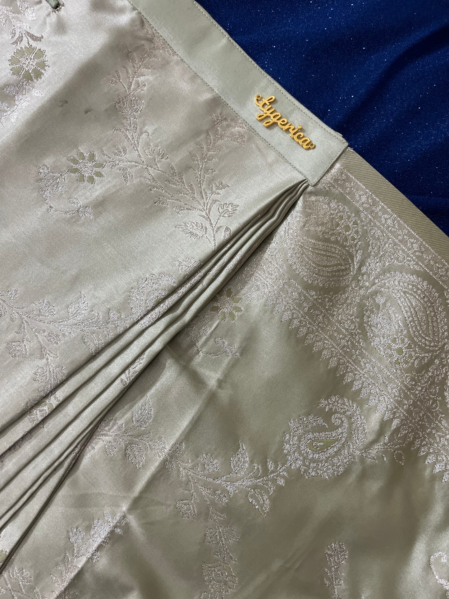 Amaanat Ready-to-wear Saree with Blouse