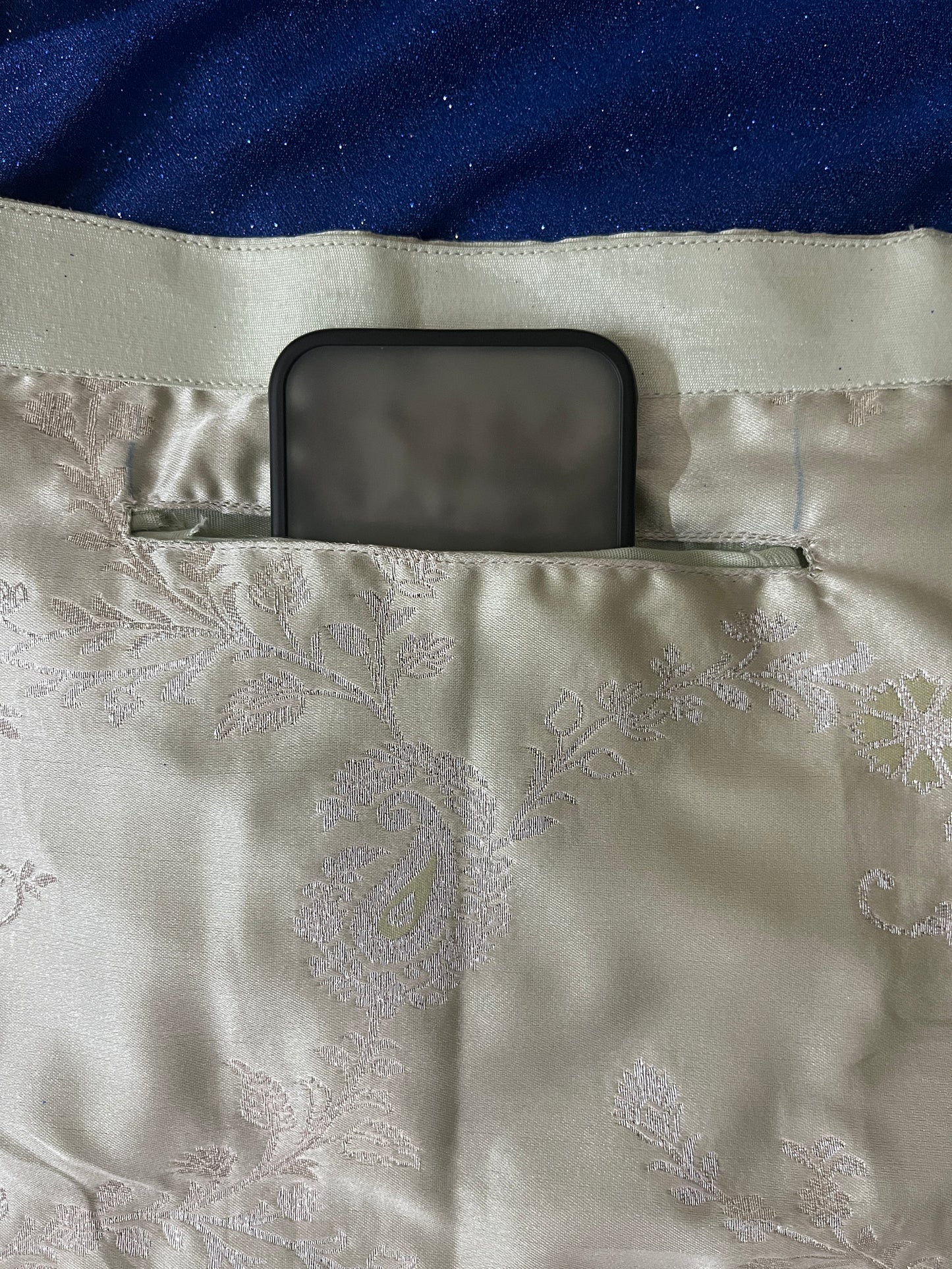 Amaanat Ready-to-wear Saree with Blouse