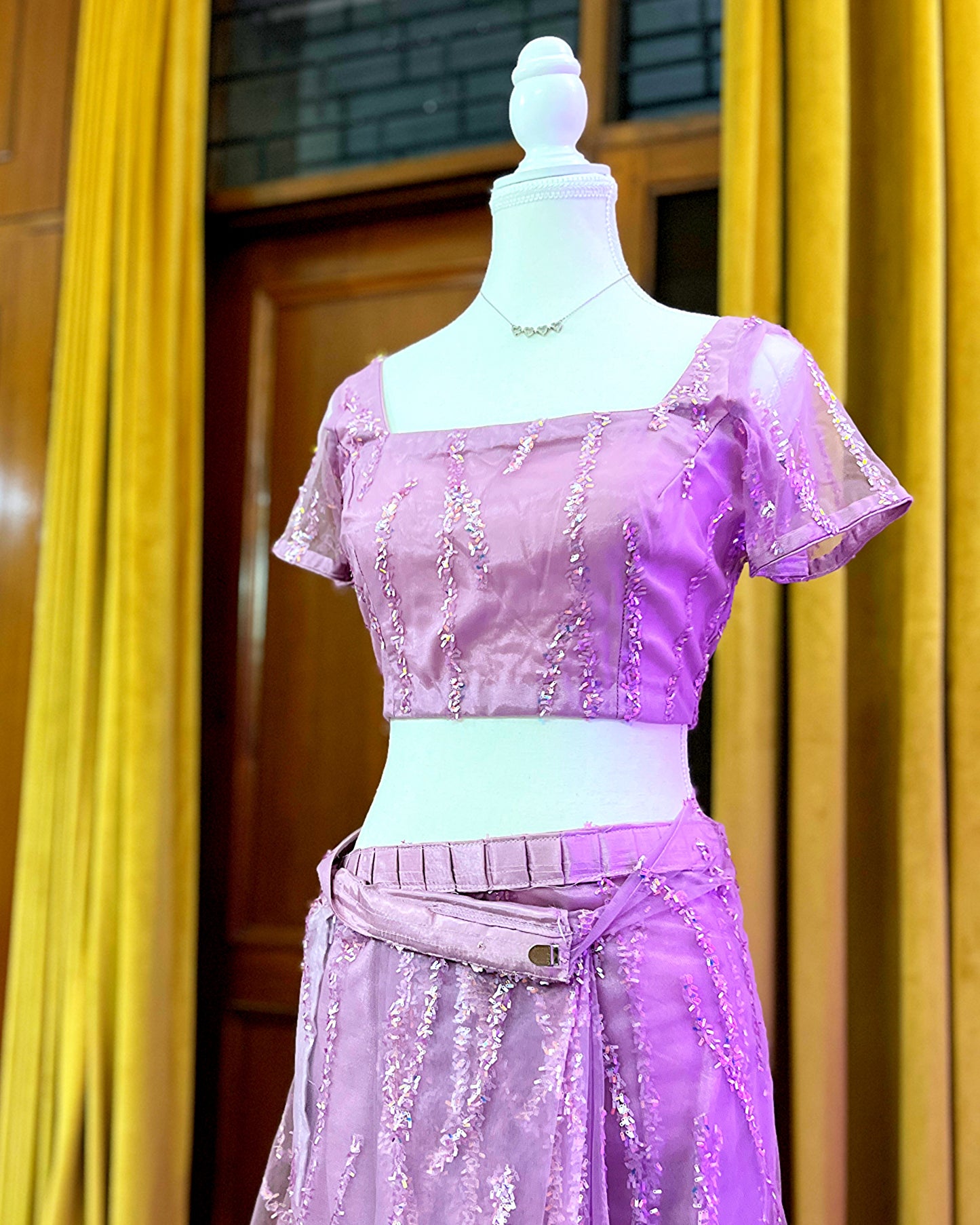 Gulabīnumā Ready-to-wear Saree with Blouse