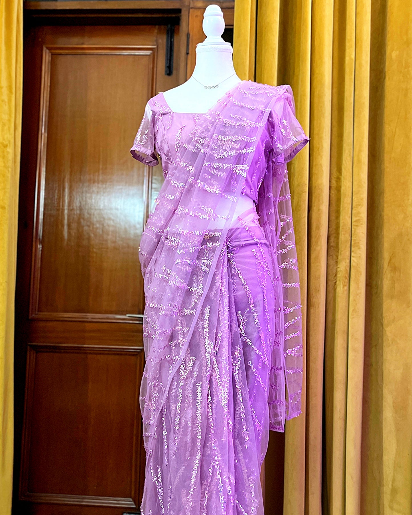 Gulabīnumā Ready-to-wear Saree with Blouse